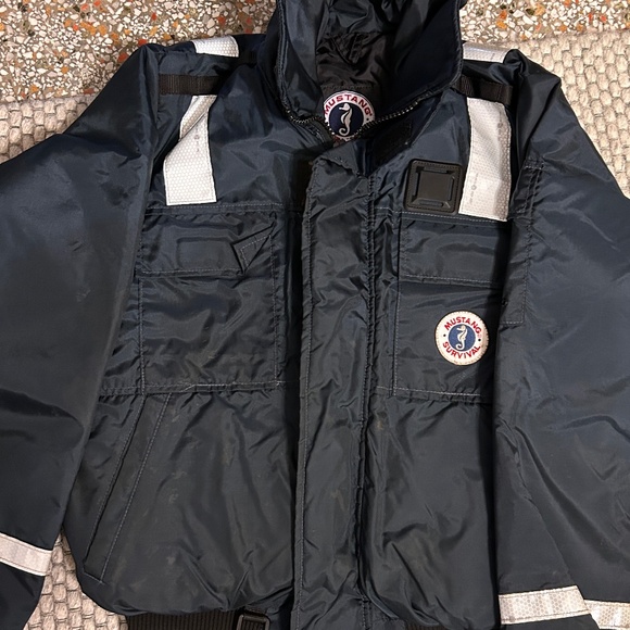 Mustang Float Coat - Picture 1 of 4